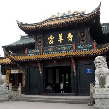 Explore the wonders of Sichuan in China