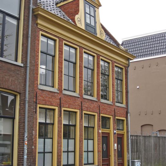 Vijf traveeën breed pand met dubbele voordeur