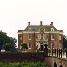 Landgoed Middachten: voorbrug met keermuren