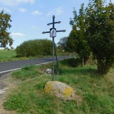 Kříž na křižovatce mezi Třemi Sekerami a Tachovskou Hutí