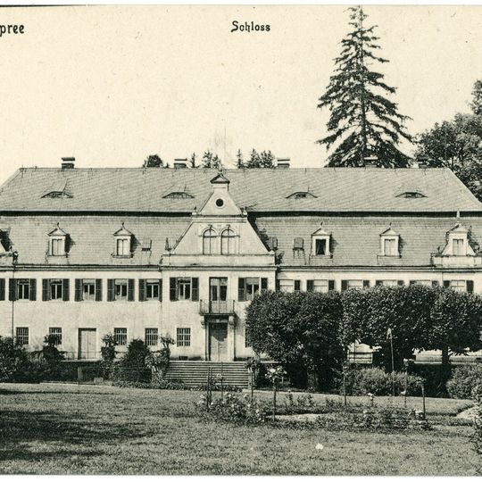 Schloss und Park des ehemaligen Rittergutes ) Straße am Friedenshain 20