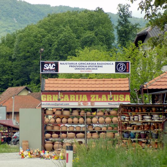 La fabricación de cerámica con torno manual en la aldea de Zlakussa