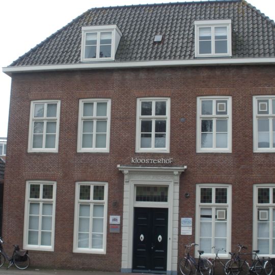 Herenhuis met rechte kroonlijst