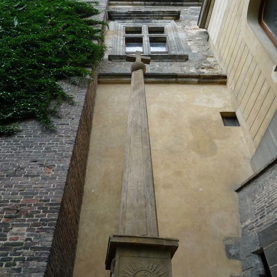 Sloup-obelisk Jaroslava Bořity Martinice v zahradě Na Valech