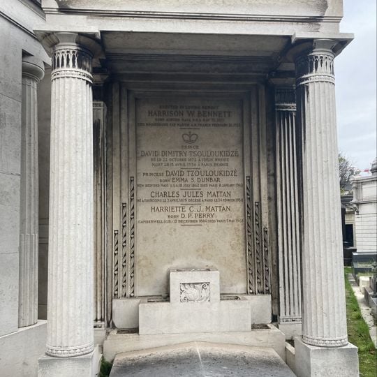 Grave of Bennett-Tzouloukidzé-Mattan