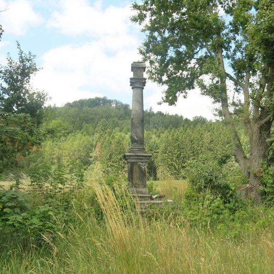 Sloup svatého Antonína u polní cesty jihovýchodně od Skalice