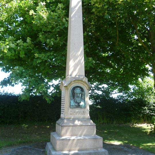 Ormiston, Main Street, Moffat's Monument