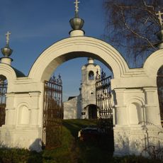 Ограда с воротами (Каменово)