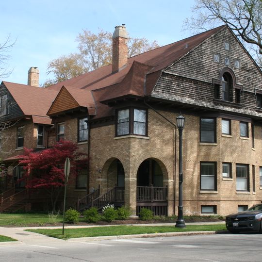 Building at 1401–1407 Elmwood Avenue
