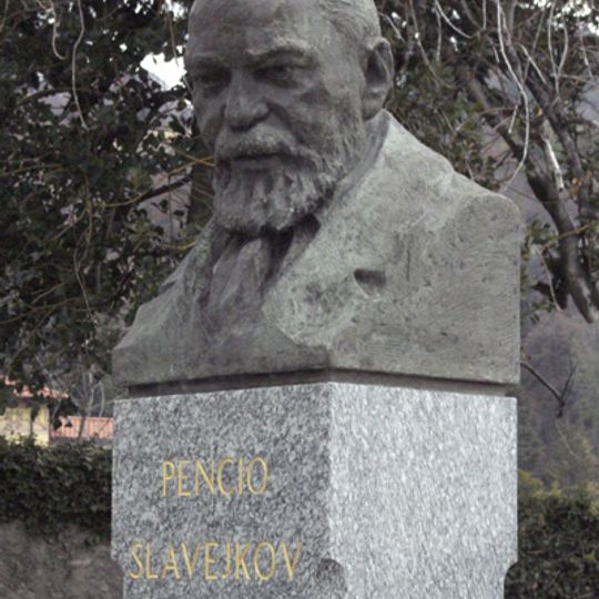 Busto di Pencio Slavejko