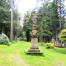 Socha svatého Josefa na hřbitově ve Vejprtech