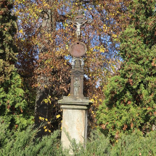 Kříž na západním okraji Litovan