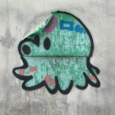 Un gros pouple de couleur verte avec plein de petit poulpe dedans