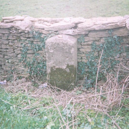 Milestone, SW of Henstridge, nr Toomer Farm