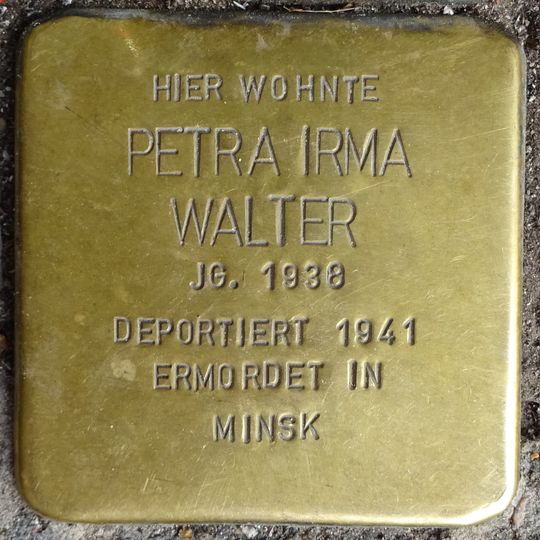 Stolperstein en memoria de Petra Irma Walter
