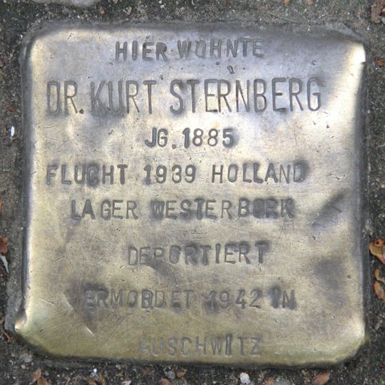Stolperstein en memoria de Kurt Sternberg