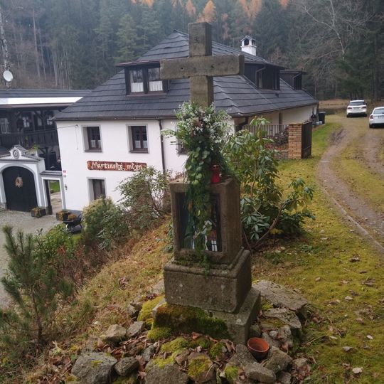 Kříž nad mlýnem
