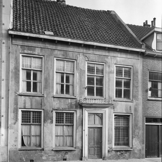 Rodeheldenstraat 1, Buren