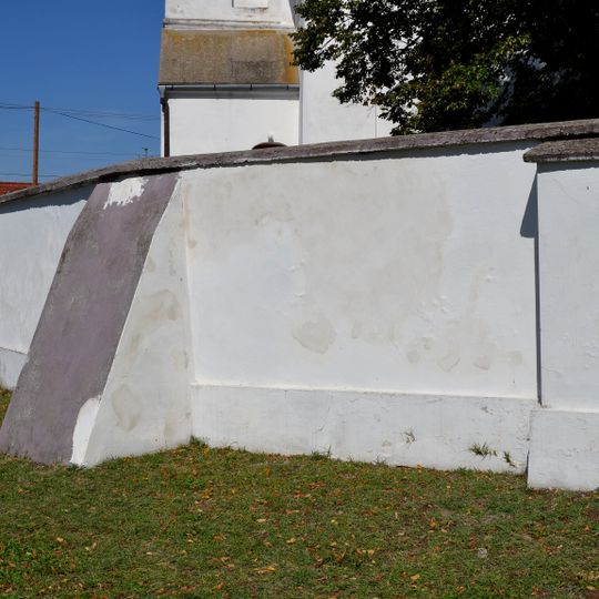 Kostol sv. Petra a Pavla, opevnenie kostola