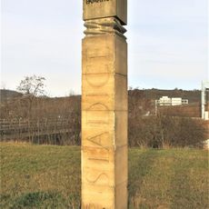 Hraniční kámen západního okraje Královského pole ve Stadicích