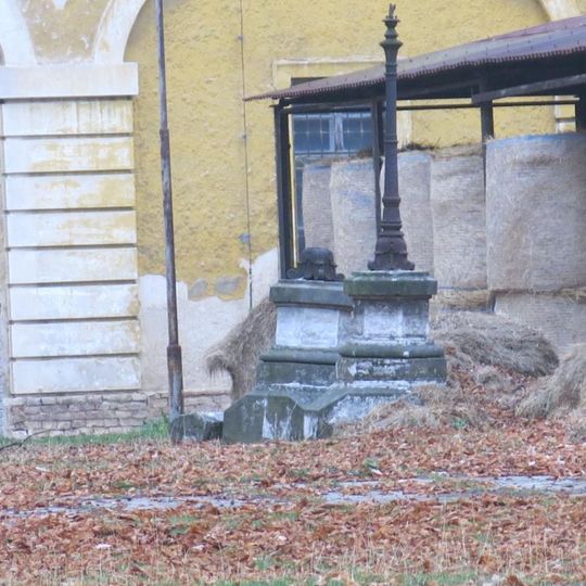 Pomník na nádvoří bývalých Vrchlabských kasáren v Terezíně