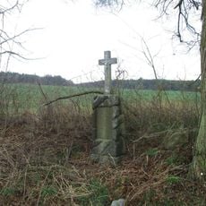 Kříž západně od Kbela