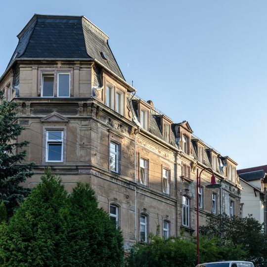 Wohnhaus in halboffener Bebauung Schulstraße 1