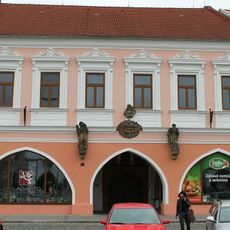 Mírové náměstí 80