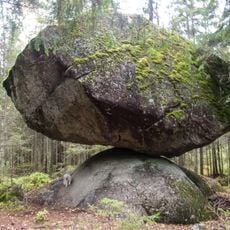 Kummakivi