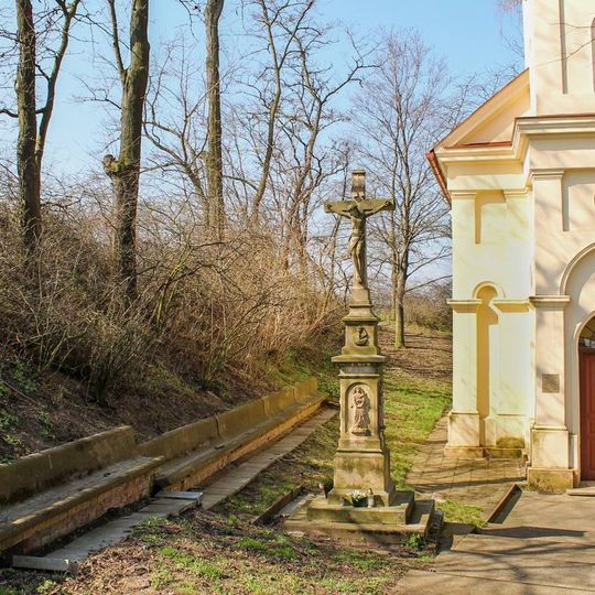 Kříž před kaplí Panny Marie v Nezamyslicích