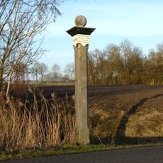 Voormalige grenspaal gemeenten Leens-Ulrum (daarvoor kaak op de kruising Wilhelminastraat-Hoofdstraat in Leens)