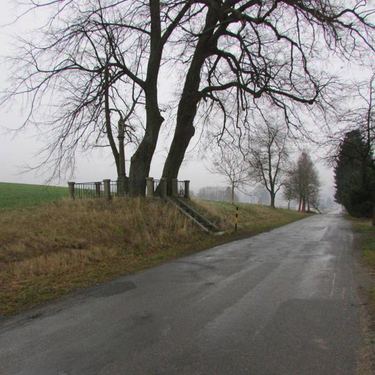 Mariánský sloup v Počátkách směrem na Ctiboř