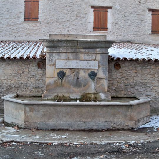 Fontaine Lavoir à Revest-du-Bion
