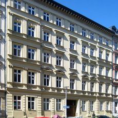 Mietshaus und Hofgebäude