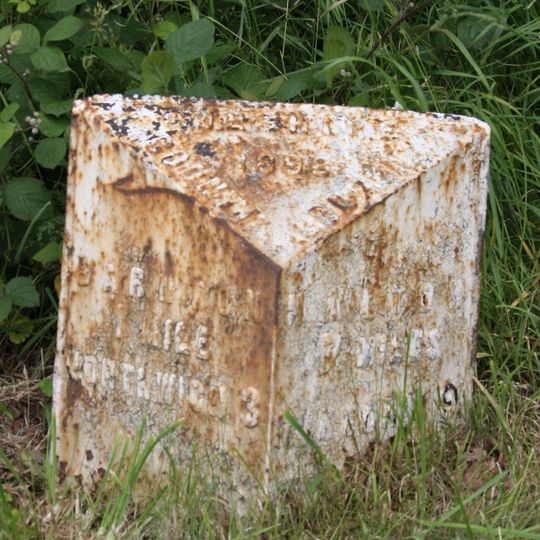 Milepost, Brakeley Bank Farm, opp Hole House Lane