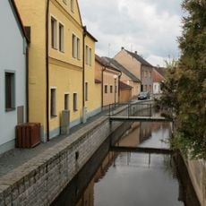 Lávka přes Zubřinu západně od Chodské ulice