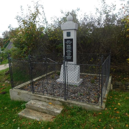 Pomník padlým v Zdebuzevsi