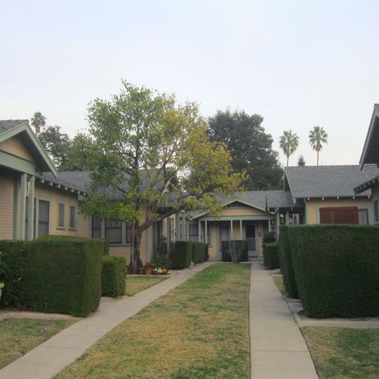 Court at 638-650 North Mar Vista Avenue