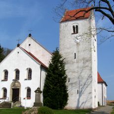 Kirche (mir Ausstattung), Kirchhof mit Kriegerdenkmal für die Gefallenen des 1. Weltkrieges, zwei Grabmalen und Einfriedung Schulstraße -