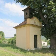 Kaple na návsi v Radosticích
