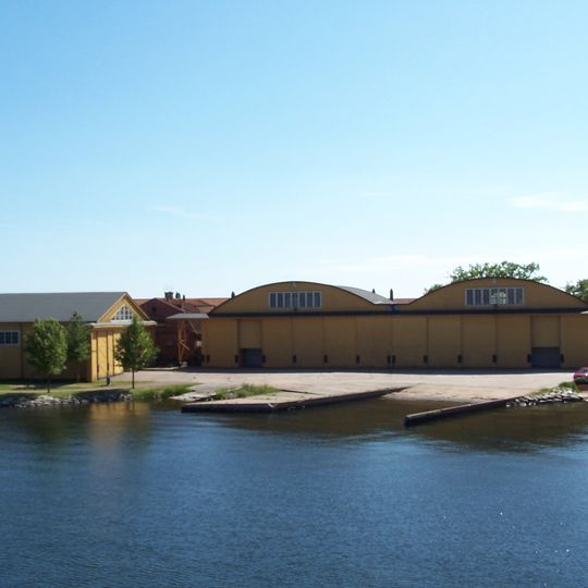 Hangarerna och uppdragningsrampen