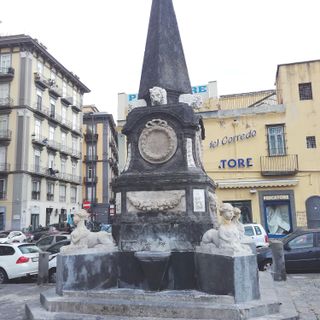 Fountain at Piazza del Mercato (Napoli)