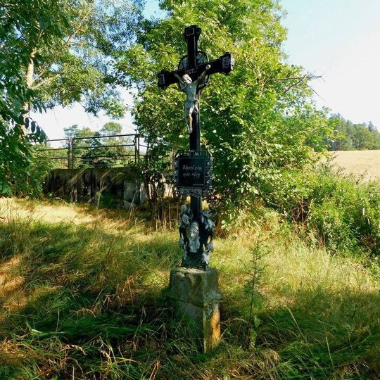 Kříž u silnice v lokalitě Nad Belem