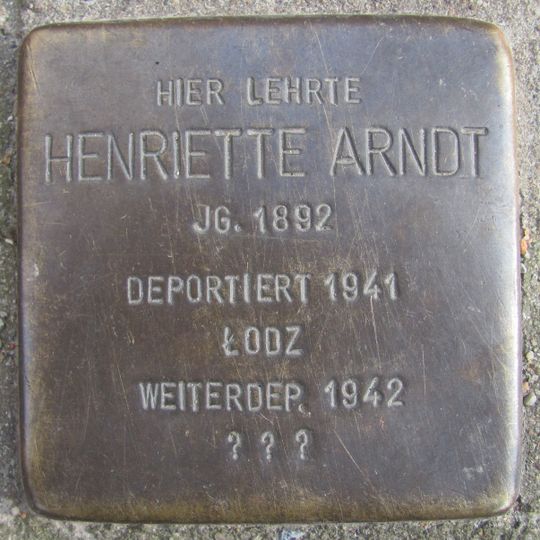 Stolperstein en memoria de Henriette Arndt