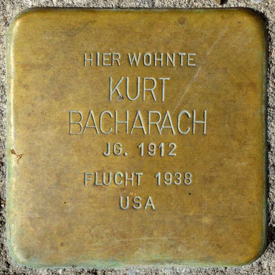 Stolperstein en memoria de Kurt Bacharach