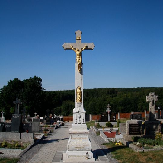 Hřbitovní kříž na hřbitově ve Velkém Újezdě