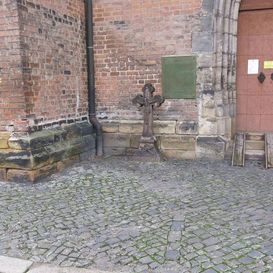 Kříž u kostela svatého Jiljí v Nymburku