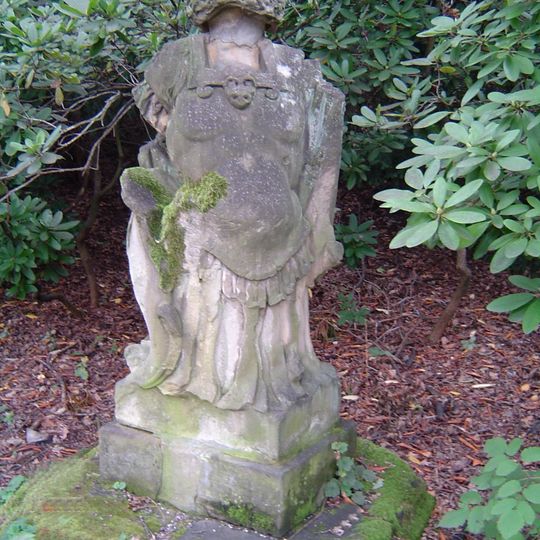 Zwei Trophäensäulen