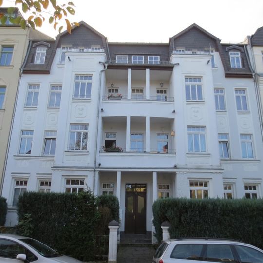 Mietshaus in geschlossener Bebauung, mit Vorgarten und Einfriedung Dorotheenstraße 19