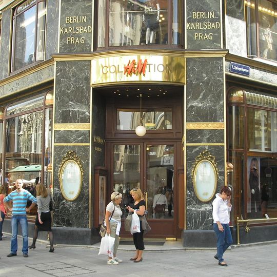 Geschäftslokal E. Braun & Co. mit Geschäftsportal